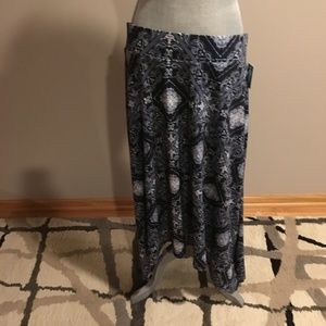 Maurices Navy Print Skirt XL NWT!